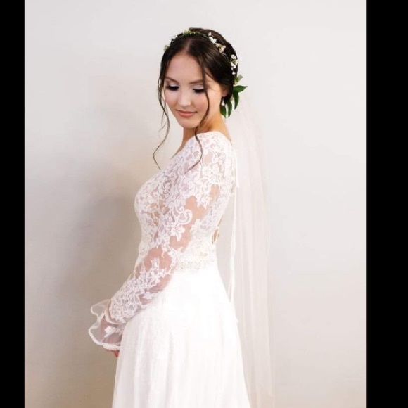 Open back, A-line  with flared cuffs and plunging neckline. - Picture 12 of 16